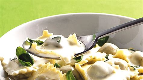 Ravioli Mit Basilikum Rahmsauce Rezept ESSEN UND TRINKEN