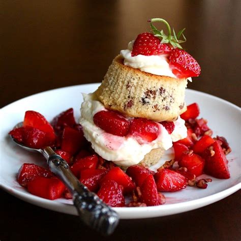 A Perfect Instruction To Make White Chocolate Shortcake Strawberry