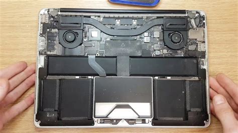 Apple MacBook Pro A1425 13.3" Unplug Battery to prepare for cleaning ...