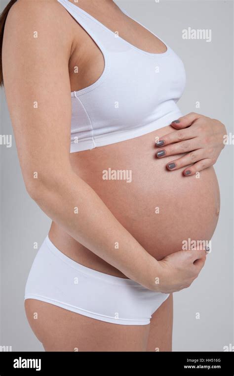 Ventre De Femme Enceinte Banque De Photographies Et Dimages à Haute Résolution Alamy