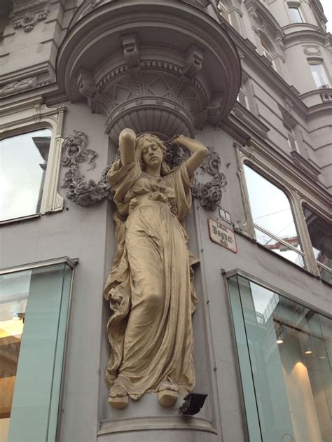 A Beautiful Caryatid I Saw In Vienna Statuen Skulpturen Kunst