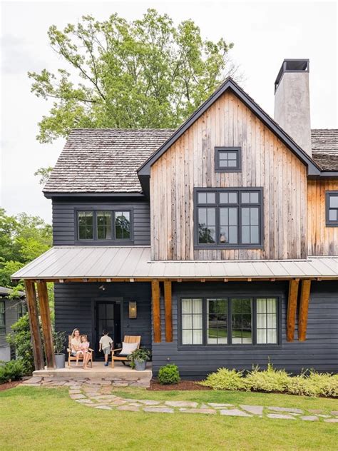 The Modern Farmhouse Exterior Is Embracing a New Look