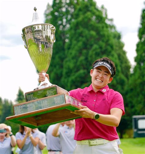 宮里藍さん「おめでとう―――!!」日本に続き米ツアーでも双子でのV達成の岩井明愛を祝福 - 米国女子ゴルフ写真ニュース : 日刊スポーツ