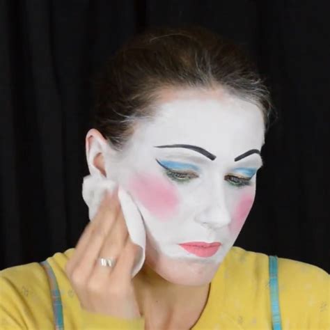 How Do I Remove Clown Makeup Clownantics