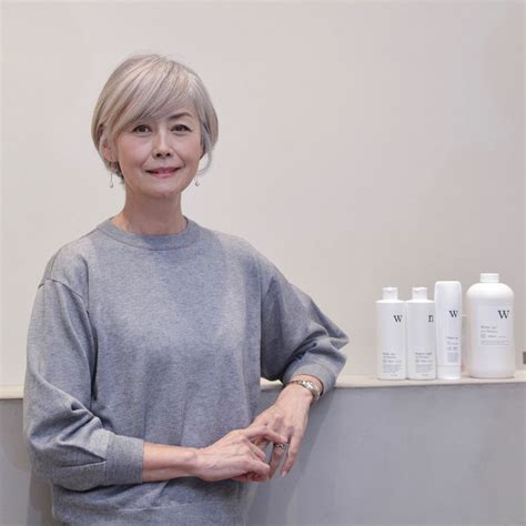 グレイヘア完成まで3年の体験談「白髪への移行期を乗り越えるコツ」 Middle Age Japan Fashion Hair Cuts