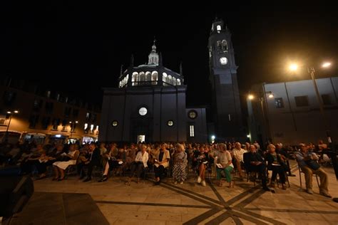 Monsignor Mario Delpini Accoglie La Madonna Dell Aiuto Di Busto