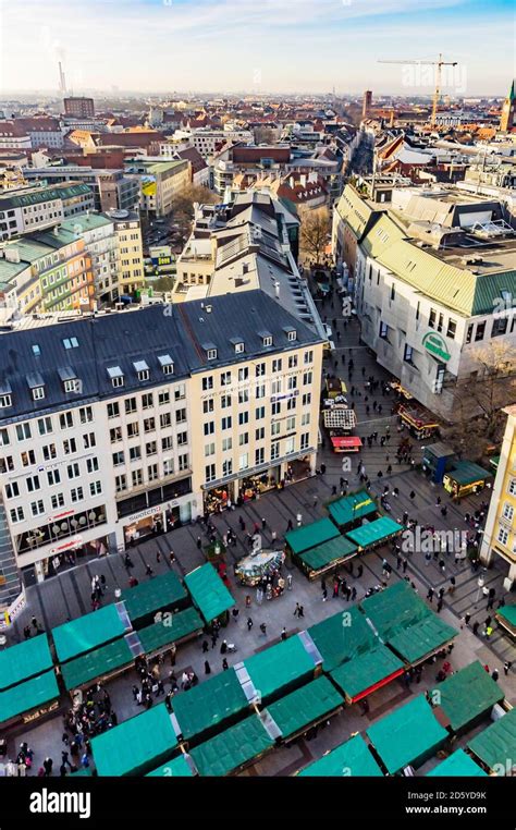 Viktualienmarkt Winter Munich Fotos Und Bildmaterial In Hoher