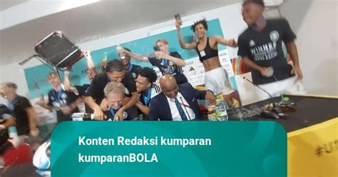 Selebrasi Juara Jerman U Pemain Invasi Konferensi Pers Pelatih