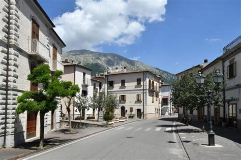 Premium Photo A Street Of Campo Di Giove In Abruzzo Italy