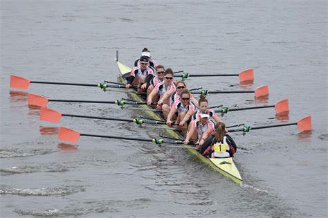 Over 300 crews tackle River Thames in world's largest women's rowing
