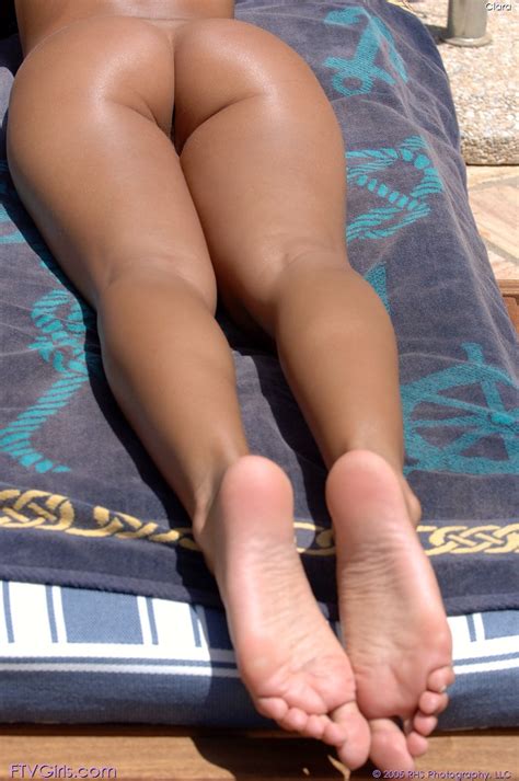 Brunette Babe Clara Stretches Her Twat While Sunbathing Poolside CoedCherry