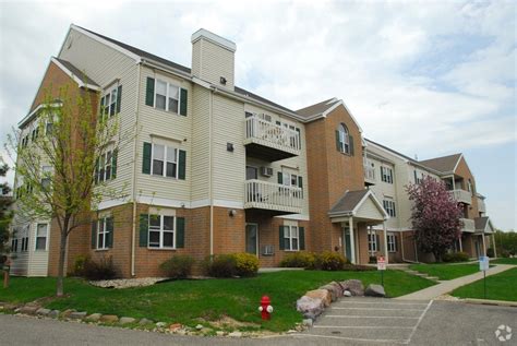 Maple Grove Apartments - Madison, WI | Apartment Finder