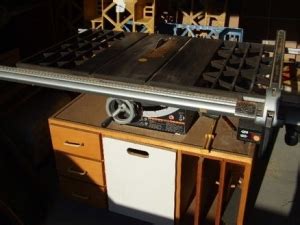 Homemade Table Saw Stand - HomemadeTools.net