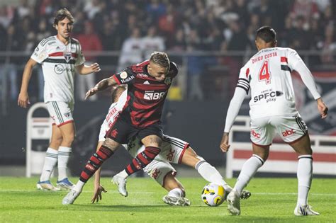 Flamengo vence o São Paulo e sai a vantagem na Copa do Brasil