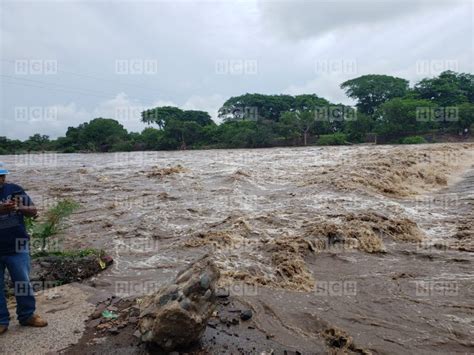 Urgente Incomunicadas 17 comunidades de Valle por crecida del río