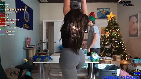 Pretty Brunette Showing Off Great Body Youtube