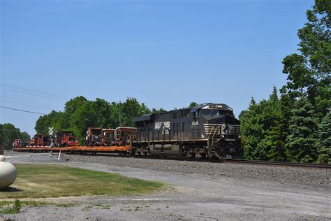 NS 8046 NS 8046 ES44AC 917 EB At New Milford Road Roots Flickr