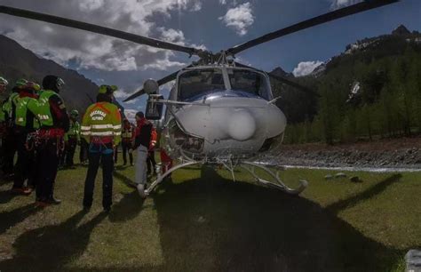 Trascinata Via Dalla Teleferica Precipita E Muore In Piemonte L