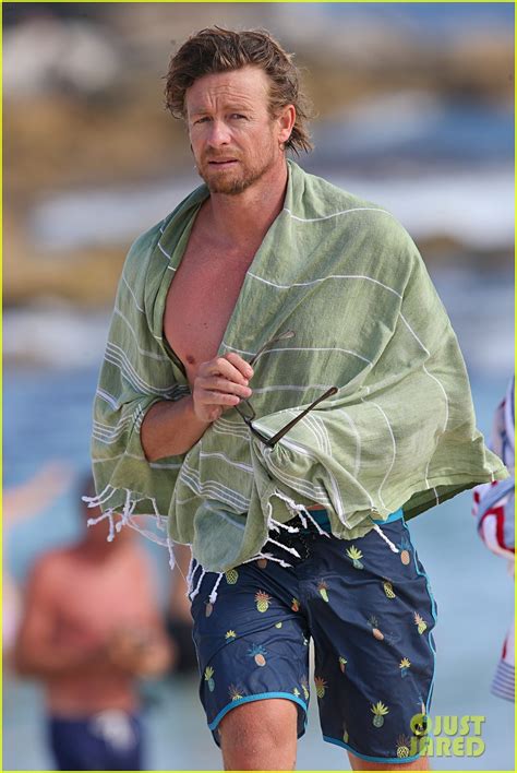 Simon Baker Goes Shirtless In Sydney Ahead Of The Mentalist Series