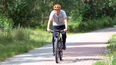 Policja Apeluje Do Rowerzyst W I Kierowc W Zwracajcie Na Siebie Uwag