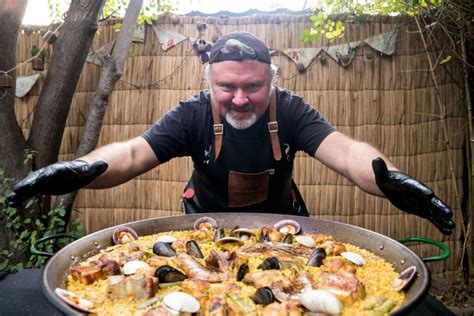 La Paella Del Feña 25 Años De Tradición A Través De Sus Arroces Y Fuegos