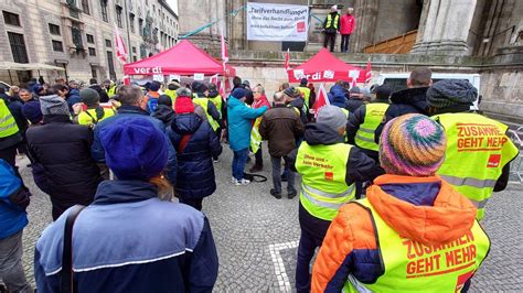 Deutschland Warnstreiks Bringen Nahverkehr In Vielen St Dten Zum