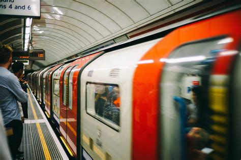 Master The Underground: 10 Tips for Navigating the London Tube - TravelOn!