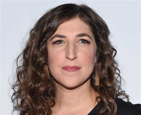 Mayim Bialik Apologizes Again For Her Tone Deaf Take On Sexual Harassment The Mary Sue