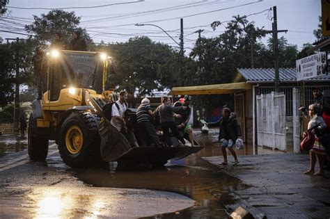 Chuvas no RS imagens mostram inundação nas ruas de Porto Alegre após