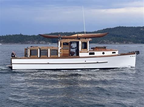 Cruising Classic Yacht Nonchalant