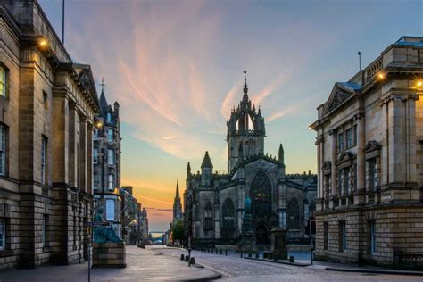 Royal Mile, Edinburgh, Scotland - Traveldigg.com