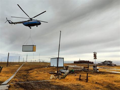 НЭС «Михаил Сомов» доставил оборудование и бригаду строителей на остров ...