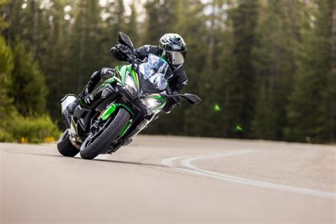 Kawasaki Z1100 In Arrivo Una Nuova Maxi Naked Da 1 099 Cc Quotidiano Motori