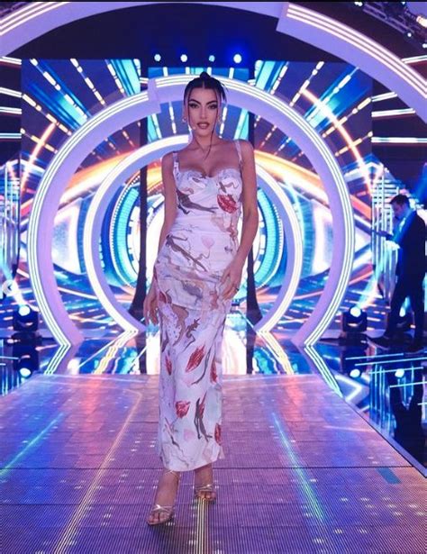 Giulia Salemi al GF Vip 7 la quarta puntata è col mini dress dalla