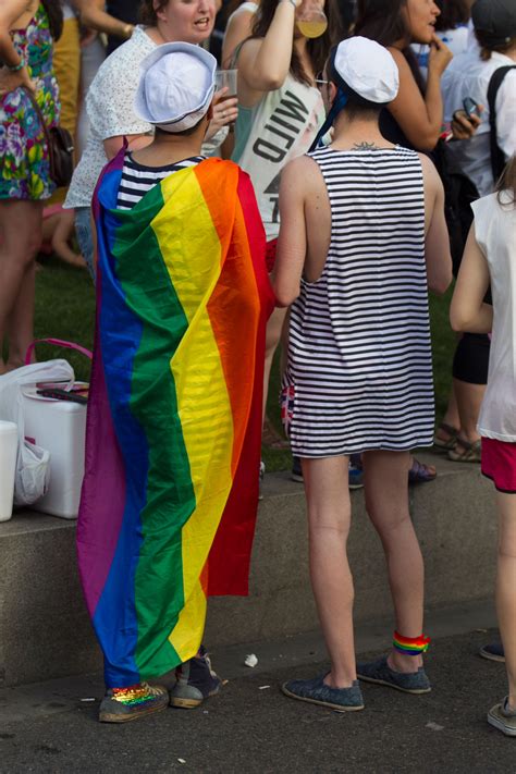 Banderas Arcoiris En Madrid D A Del Orgullo Gay Santi Burgos