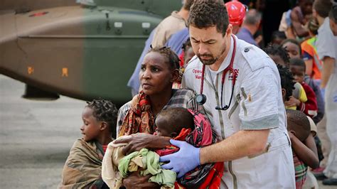 Cyclone Idai Sa Military Pilots Risk Lives To Save Trapped Cyclone