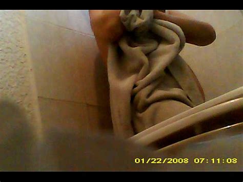 Jovensita gordita en el baño XVIDEOS