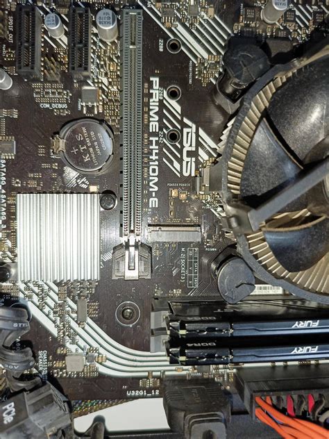 motherboard - Is this normal/fine for a pci-e x16 slot? - Super User