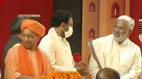 Ayodhya Cm Yogi Welcomed Lord Rama Lakshmana And Mother Sita Also