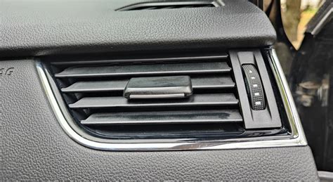 Замена хромированных накладок воздуховодов — Skoda Octavia A7 Mk3, 1,8 ...