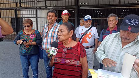 Se manifiestan maestros jubilados en Palacio de Gobierno Bitácora Sur