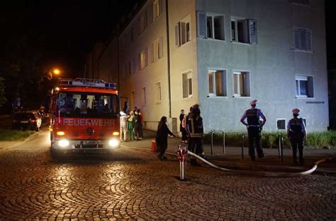 Offene Flammen Aus Dem Dach Bewohner Kann Sich Retten