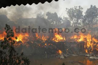 Kebakaran Permukiman Kumuh Di Bantaran Sungai Ciliwung Datatempo