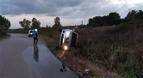 Lecce Incidente Sulla Tangenziale Est Auto Ribaltata