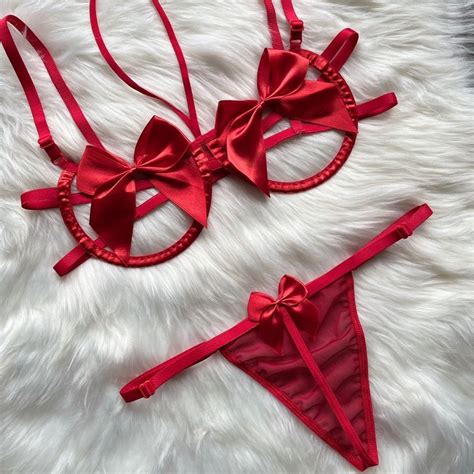 Conjunto De Lingerie Aro Acetinado La O E Calcinha Fio Dental De Regulagem Suti Sem Bojo