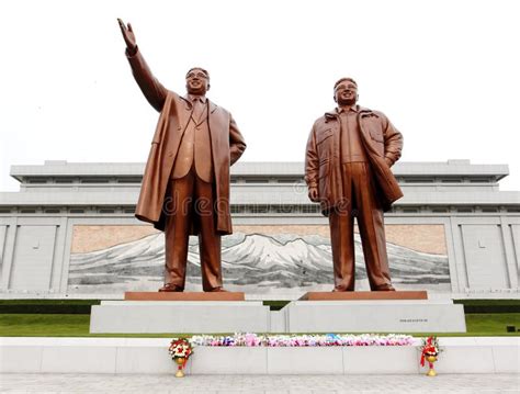 Pyongyang Coreia Norte Monumento De Kim Il Sung E De Kim Jong Il