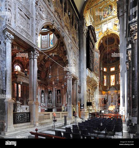 Génova Liguria Italia 2012 07 06 Interior de Génova iglesia