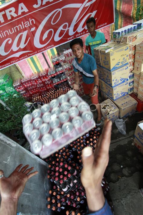 Pedagang Minuman Kemasan Musiman Antara Foto