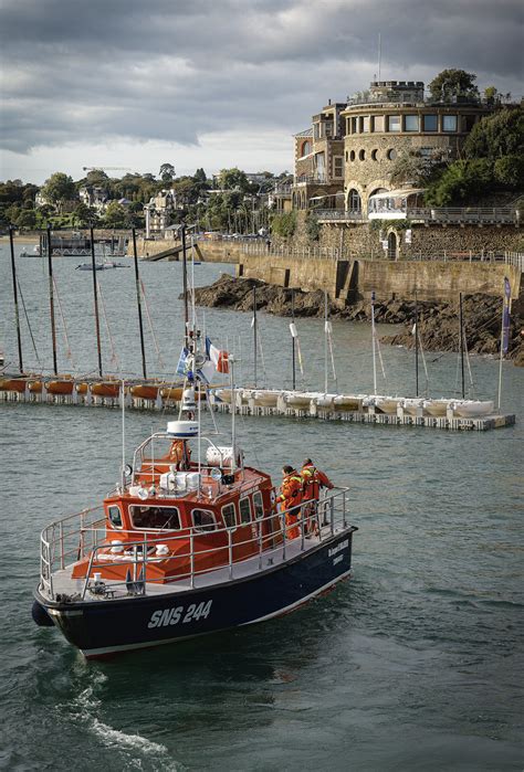 DINARD La cale du Bec de la Vallée La SNSM sébastien guillemois