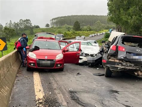 Acidente na Serra do Cadeado envolve quatro veículos e deixa feridos